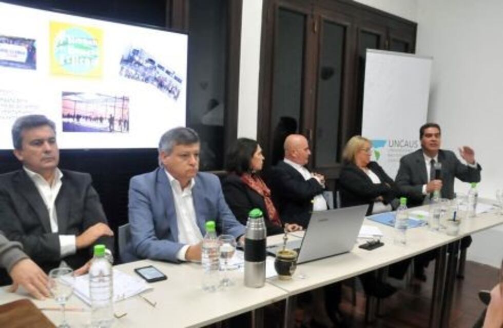 Precandidatos al senado se reunieron en la Uncaus para debatir sobre la dirección de sus políticas