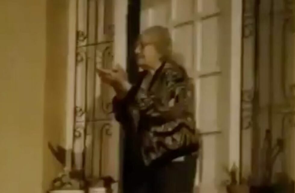 Coronavirus: el emocionante aplauso de una abuela de 99 años que se volvió viral