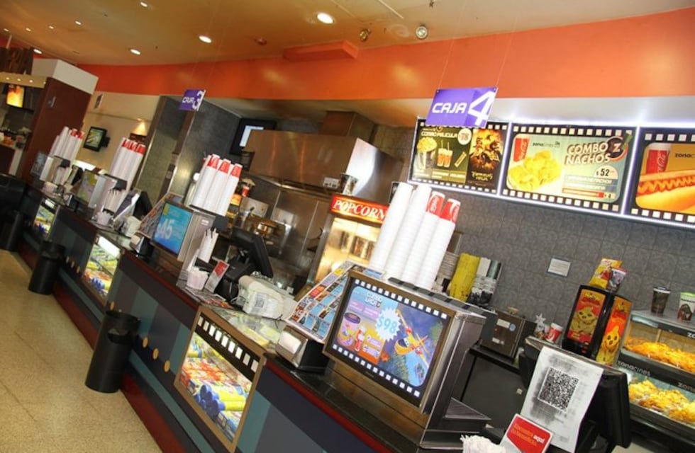 Un combo de pochoclo y bebida dentro del cine puede costar hasta $100 más que afuera