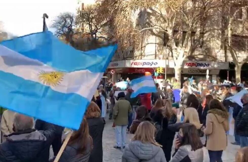 Mendoza tuvo su banderazo por la libertad