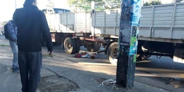 Una mujer perdió una pierna al ser empujada bajo un camión\u002E (Foto: Época)