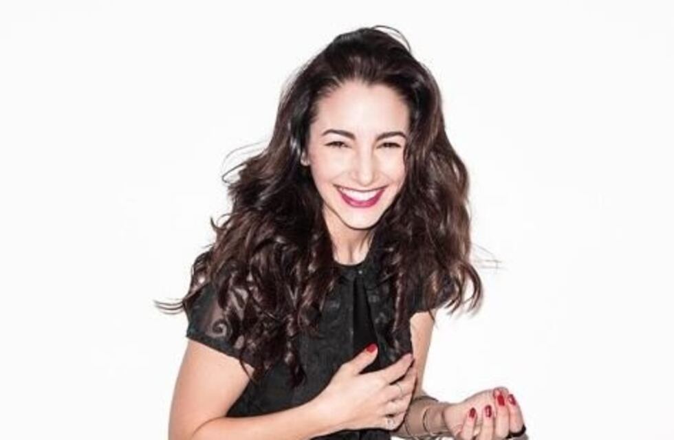 Thelma Fardín posó en bombacha y levantó la temperatura en las redes