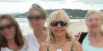 La fiscal Anabel Orozco, en lugar de guardar reposo se fue de vacaciones con un grupo de amigas a Brasil.