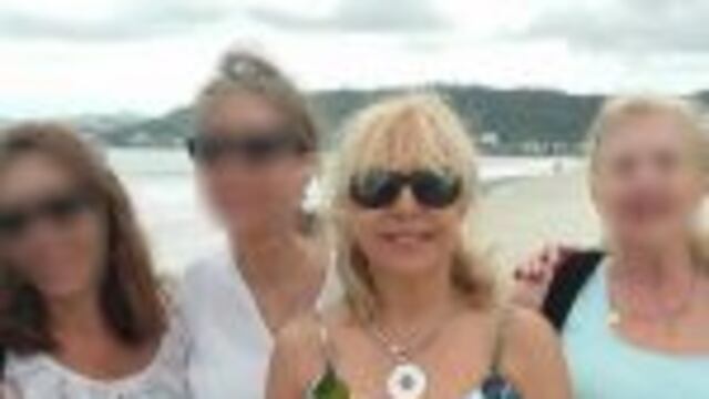 La fiscal Anabel Orozco, en lugar de guardar reposo se fue de vacaciones con un grupo de amigas a Brasil.