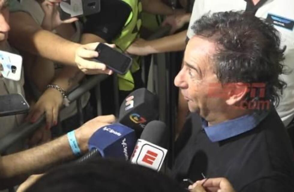 El saludo del Juanca Olave al Sapito Coleoni