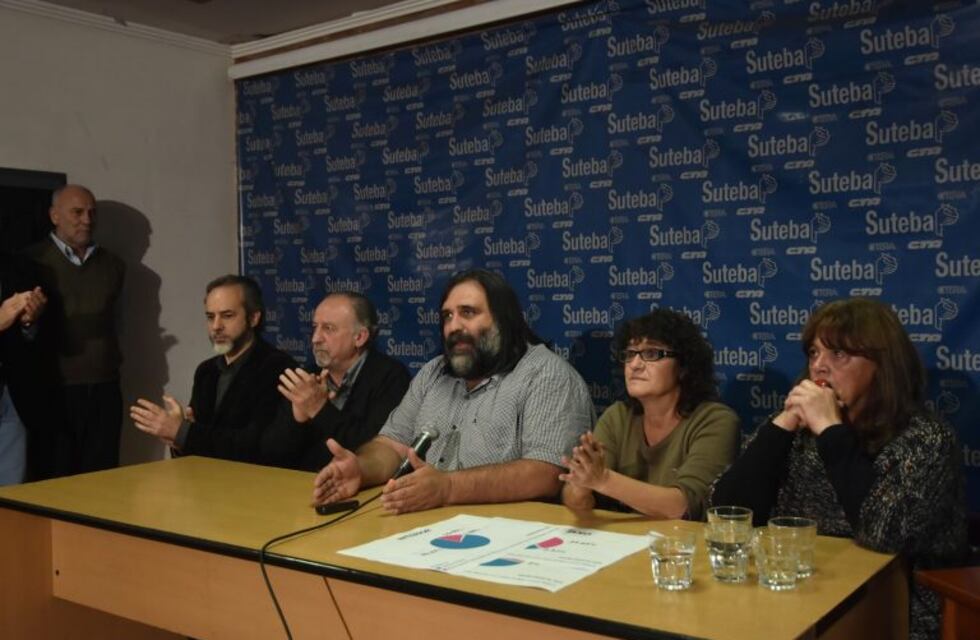 Docentes advierten que si el lunes Vidal no anuncia la devolución "inmediata" de descuentos, habrá paro