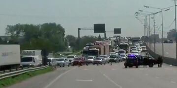 El piquete era protagonizado por ocho personas\u002E (De 12 a 14)