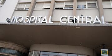 El joven que ayer fue baleado cuando salu00eda de un boliche en Godoy Cruz, muriu00f3 esta noche en una habitaciu00f3n del hospital Central.