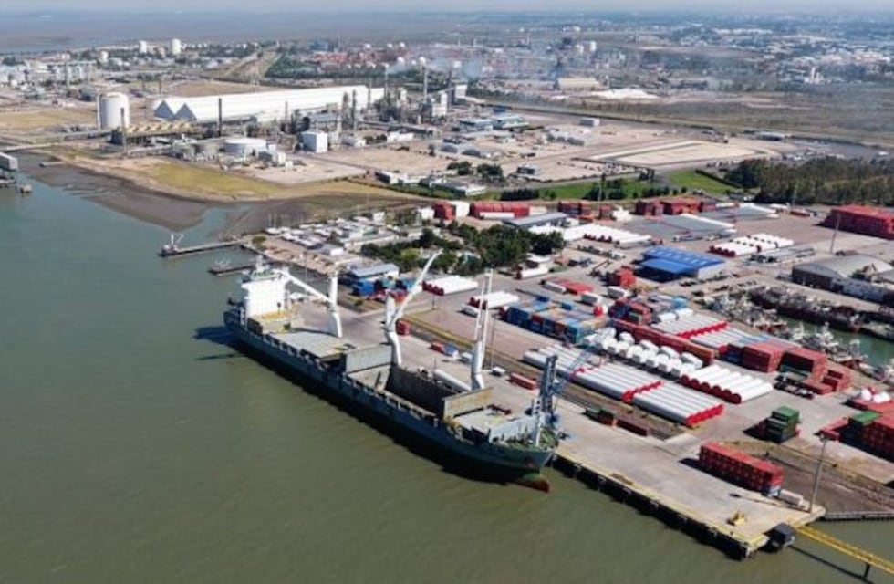 Incorporarán otro barco regasificador en Bahía Blanca