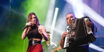 La intérprete busca innovar para achicar la distancia con sus admiradores en cuarentena\u002E (@sole_pastorutti)