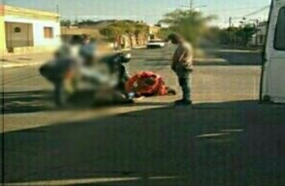 Una joven sufrió lesiones en un accidente en moto