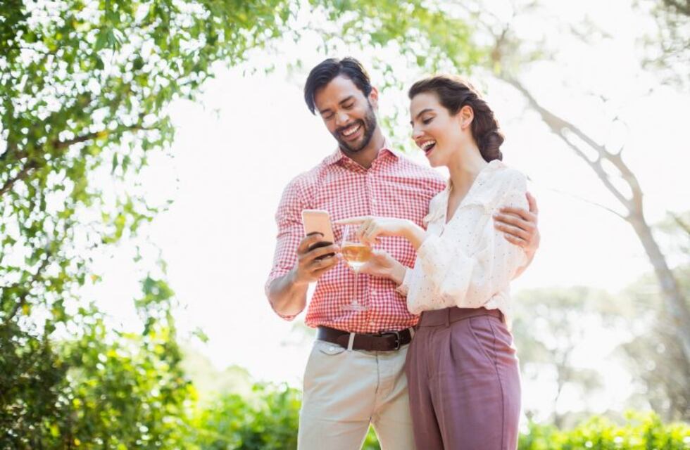 Los amantes del vino blanco piden por su emoji en WhatsApp