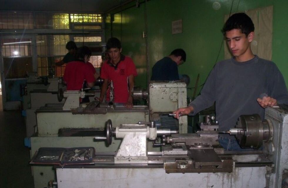 Matrícula gratuita para los egresados de colegios técnicos