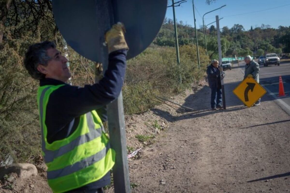 Roban 5 carteles viales por mes en las rutas del Sur mendocino