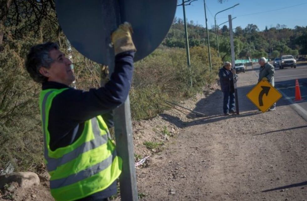 Roban 5 carteles viales por mes en las rutas del Sur mendocino