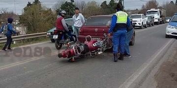 Choque en cadena en el puente de la Ruta 188 y las vías\u002E (Prensa Libre SN)