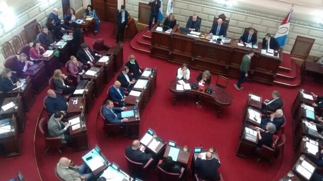 Debate sobre la reforma constitucional de Santa Fe en la Legislatura provincial\u002E (@mturletti90)