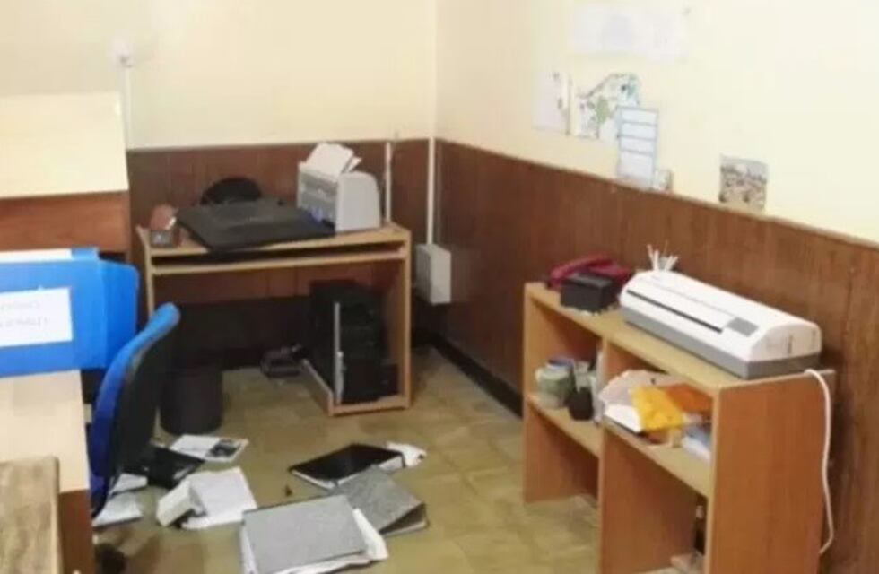 Jefe comunal asumió hace una semana y ya le provocaron un incendio y le destrozaron una oficina