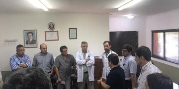 Alarcón charló con el personal que presta servicios en el hospital\u002E