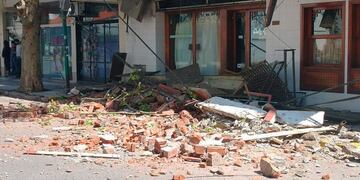 Cayó la mampostería del hotel Cielo Azul (El Marplatense)