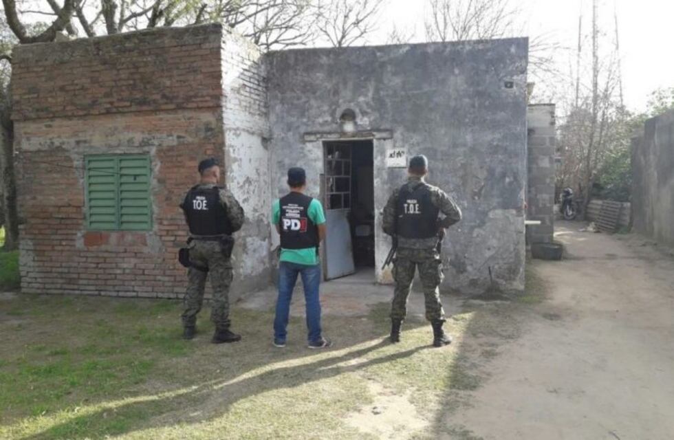 La PDI secuestró cocaína y marihuana en un allanamiento en Coronda que dejó tres detenidos