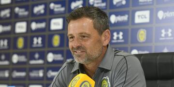 Diego Cocca, entrenador de Rosario Central, en conferencia\u002E (CARC)