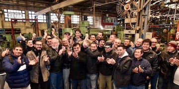 Luego de siete meses de incertidumbre, finalmente Mefro Wheels reabrió sus puertas este lunes\u002E alrededor de 15 empleados ingresaron a la planta ubicada en Ovidio Lagos al 4400 para poner en funcionamiento la maquinaria\u002E