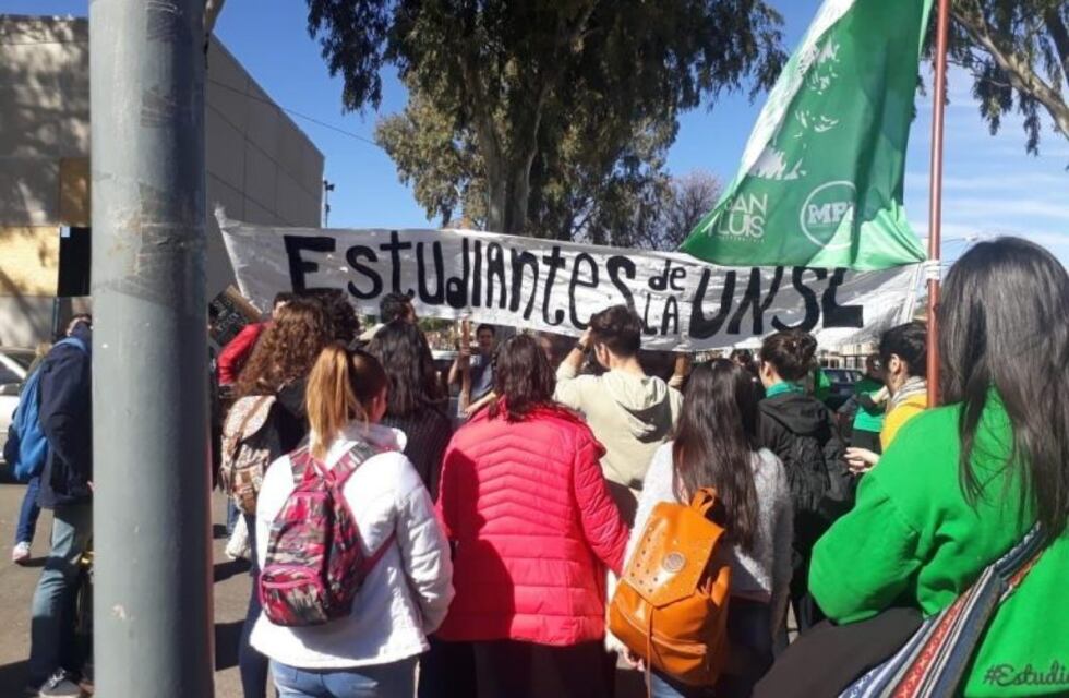 Docentes universitarios de San Luis marcharon por una mejor oferta salarial