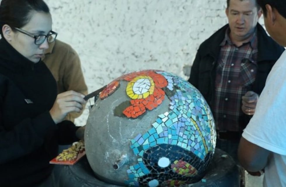 Promueven la reincersión social de presos a través del arte