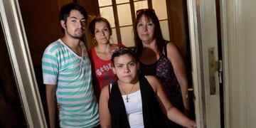 Un alumno, una alumna y dos madres del Pru00f3volo.