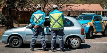 Cuáles son los documentos obligatorios que hay que llevar en el auto para salir a la ruta (Foto: web)