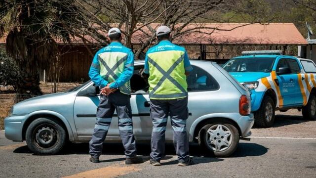 Cuáles son los documentos obligatorios que hay que llevar en el auto para salir a la ruta (Foto: web)