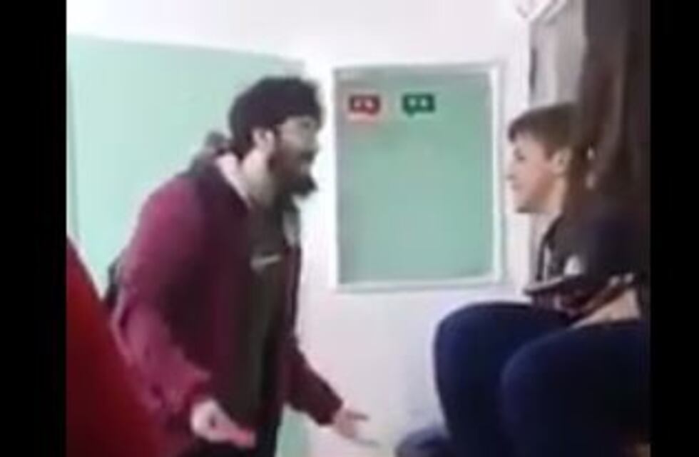 Un adulto golpeó a un alumno de 14 años en medio de una discusión política en Mar del Plata