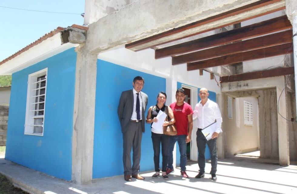 Carlos Paz: dos familias recibirán las fiestas en sus nuevas viviendas