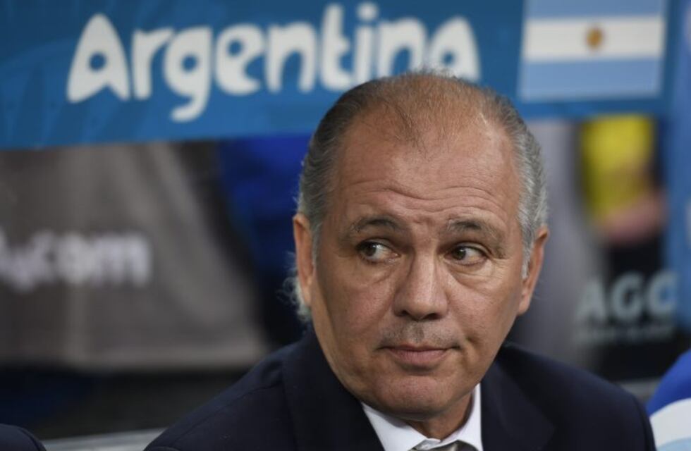 En medio de rumores que lo vinculan a la Selección, Sabella reapareció públicamente