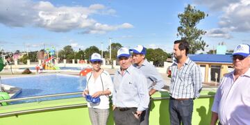 Felipe Solá recorriendo el Parque Acuático