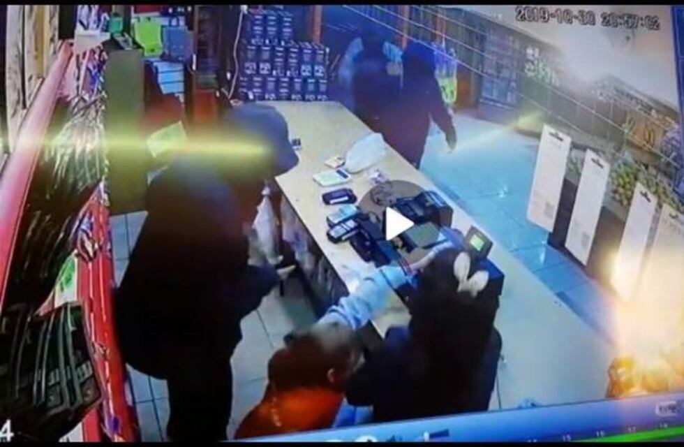 Asaltan a mano armada un supermercado