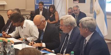 El procurador General de la Nación, Eduardo Casal (centro) llamó a concursos para cubrir vacantes en la fiscalía de Corrientes\u002E