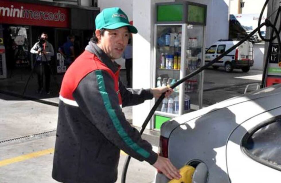 Una estación de servicio de Santa Rosa incorporó a un empleado con discapacidad