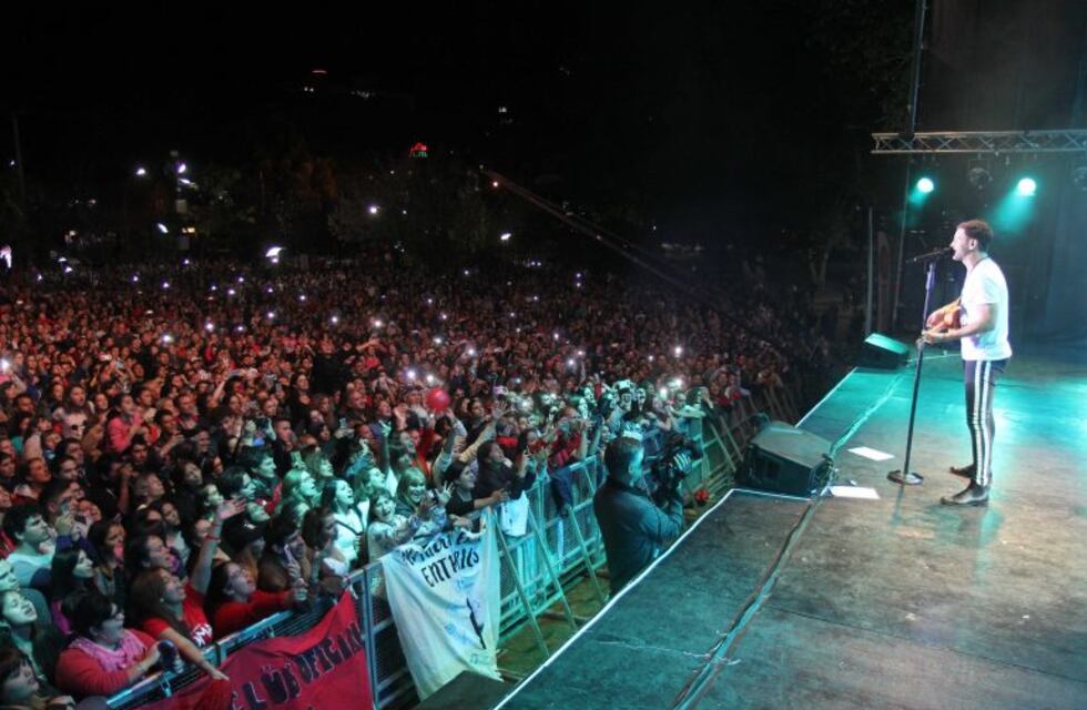 Multitudinario recital de Axel en Carlos Paz: "Es mi lugar en el mundo"