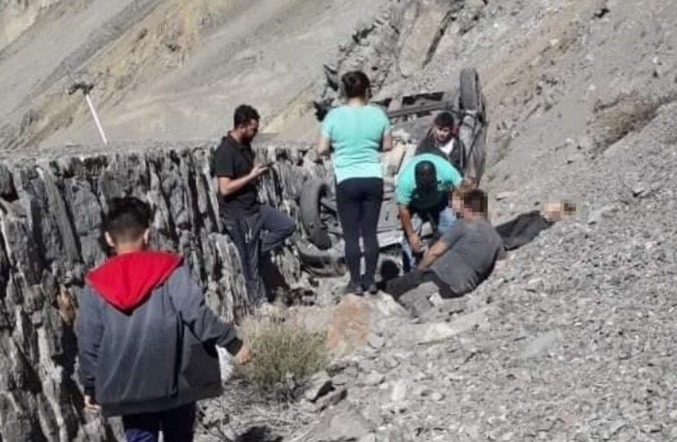 Volcó un vehículo en los Caracoles camino a Chile y hay heridos