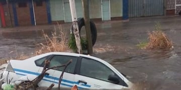 Taxi inundado en San Luis\u002E