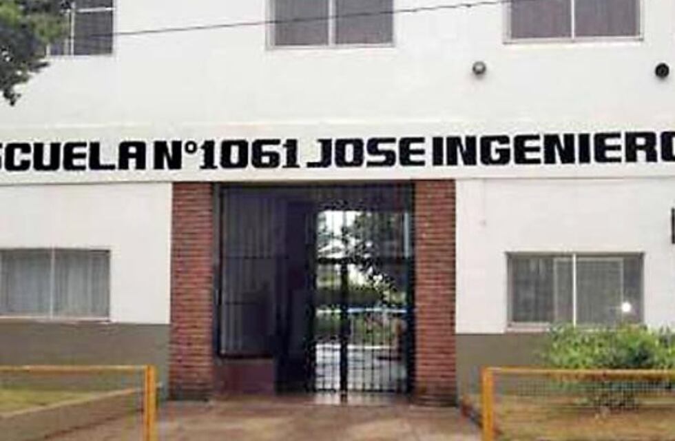 Le niegan un banco en la escuela del barrio y sus padres presentaron un amparo judicial