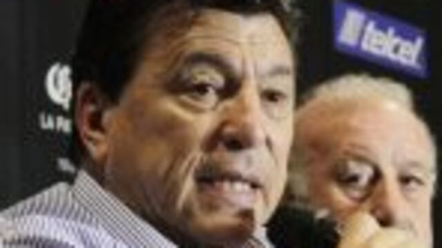 MEX12. PACHUCA (Mu00c9XICO), 03/11/2015.- El exfutbolista y entrenador de fu00fatbol, el argentino Daniel Passarella, habla hoy, martes 3 de noviembre de 2015, durante una rueda de prensa previa a su ingreso al Salu00f3n de la Fama del fu00fatbol, en la ciudad de Pachuca