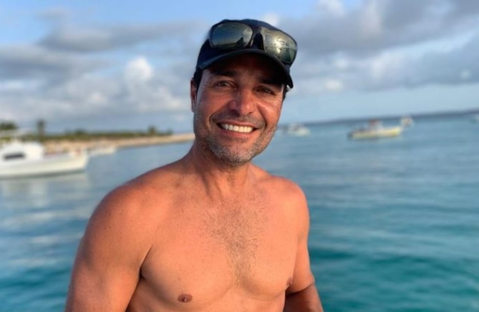 Chayanne festejó sus 51 años con una postal caliente desde la playa