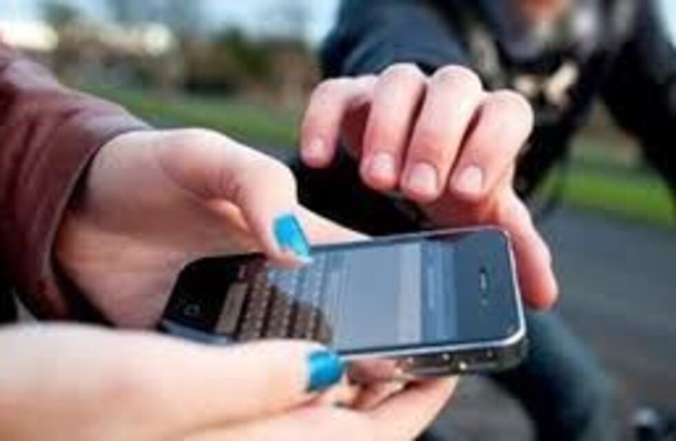 Dos detenidos tras intentar robar un celular en Santa Cruz del Lago