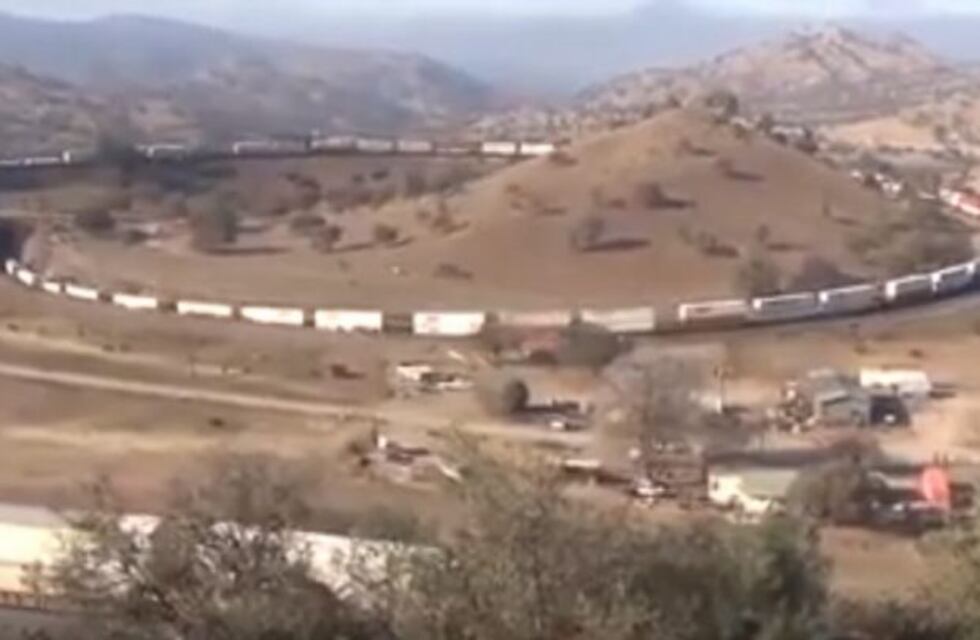 No, el video viral del tren que circula por una montaña no fue filmado en la Argentina sino en los Estados Unidos