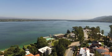 Lago San Roque desde lo alto\u002E (Foto: Municipal)\u002E