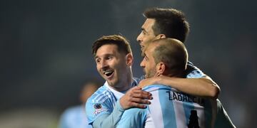 Argentina's midfielder Javier Pastore (C) celebrates with teammates Lionel Messi and Pablo Zabaleta after scoring against Paraguay during their Copa America semifinal football match in Concepcion, Chile on June 30, 2015\u002E AFP PHOTO / YURI CORTEZ\r\n concepcion chile Javier Pastore Pablo Zabaleta futbol torneo copa america 2015 semifinal futbol futbolistas partido seleccion argentina vs\u002E paraguay