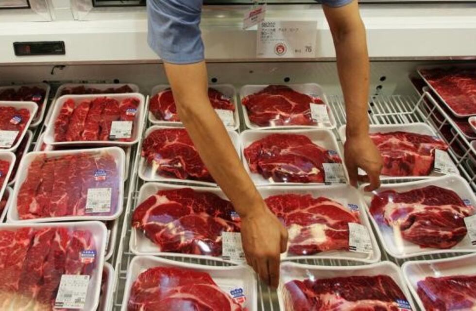 Insólito: se escondió un trozo de carne debajo de la remera para no pagar pero lo descubrieron